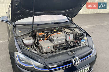 Хетчбек Volkswagen e-Golf 2019 в 