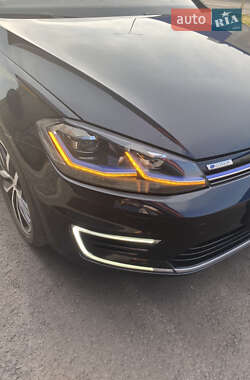 Хетчбек Volkswagen e-Golf 2019 в 