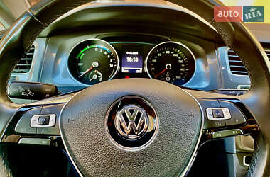 Хетчбек Volkswagen e-Golf 2015 в 