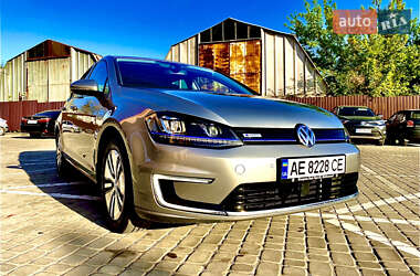 Хетчбек Volkswagen e-Golf 2015 в 