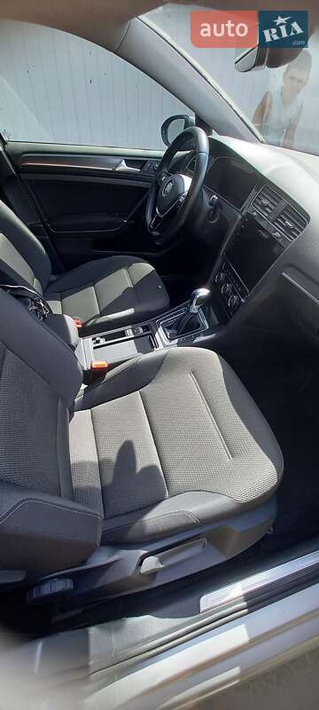 Хэтчбек Volkswagen e-Golf 2017 в Тернополе