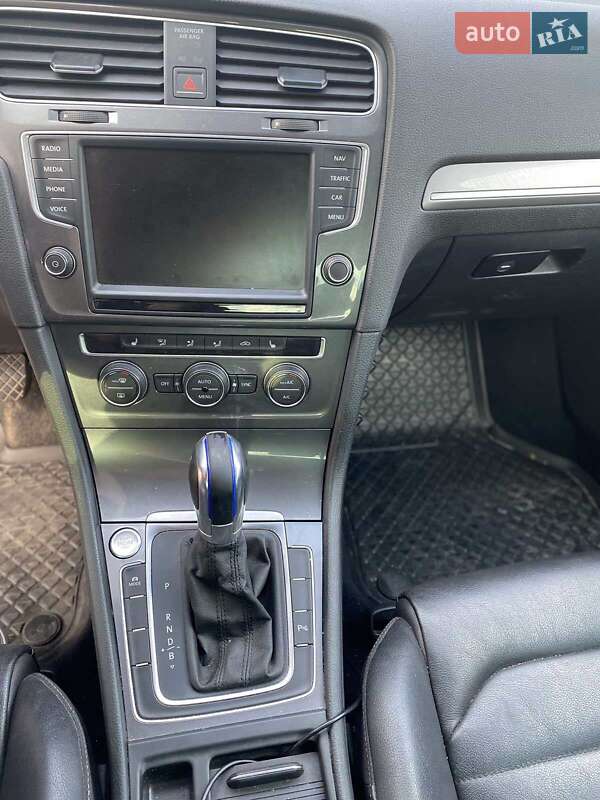 Хетчбек Volkswagen e-Golf 2015 в Кагарлику