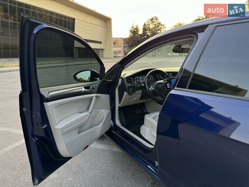 Хэтчбек Volkswagen e-Golf 2018 в Запорожье