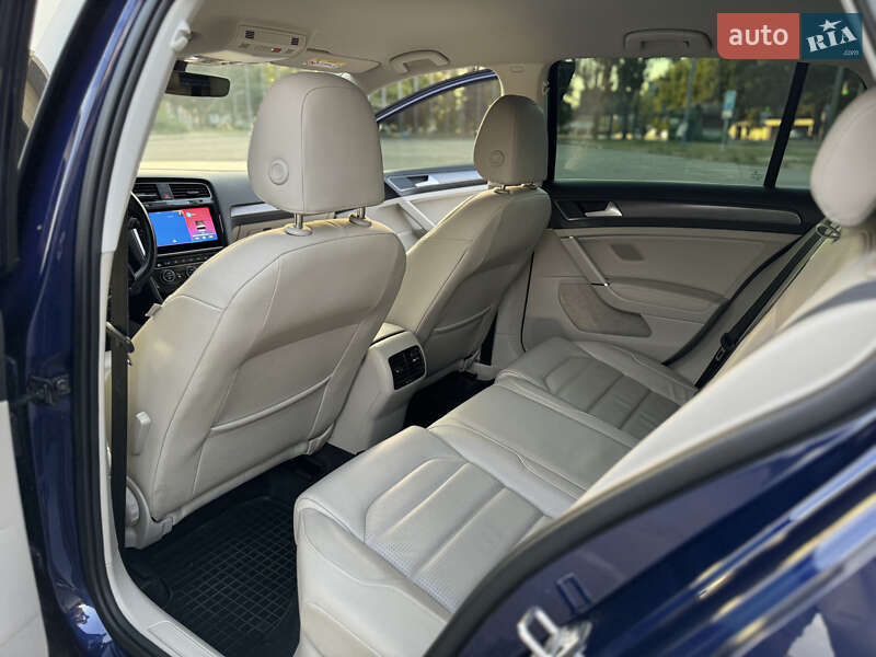 Хэтчбек Volkswagen e-Golf 2018 в Запорожье