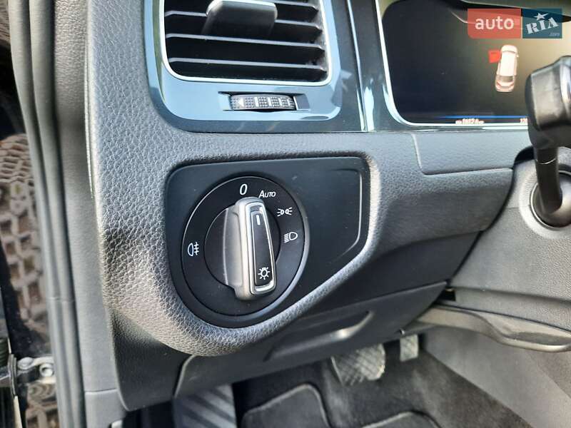 Хэтчбек Volkswagen e-Golf 2018 в Ивано-Франковске