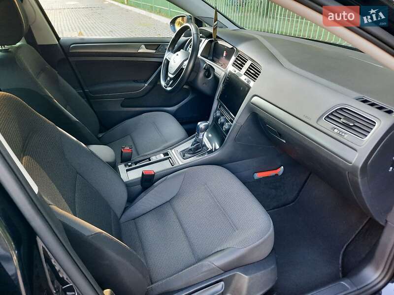 Хэтчбек Volkswagen e-Golf 2018 в Ивано-Франковске