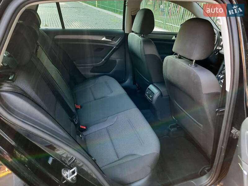 Хэтчбек Volkswagen e-Golf 2018 в Ивано-Франковске
