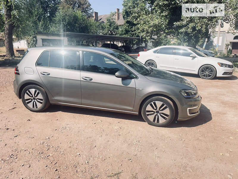 Хетчбек Volkswagen e-Golf 2015 в Кривому Розі