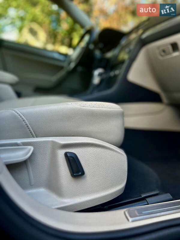Хетчбек Volkswagen e-Golf 2015 в Дніпрі
