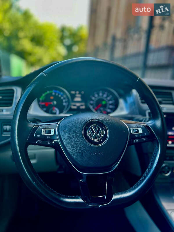 Хетчбек Volkswagen e-Golf 2015 в Дніпрі