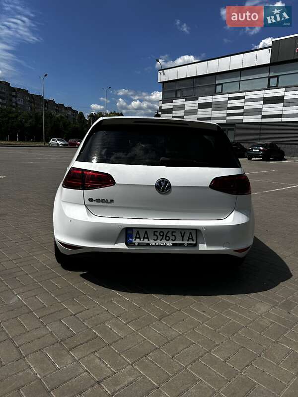 Хетчбек Volkswagen e-Golf 2015 в Черкасах