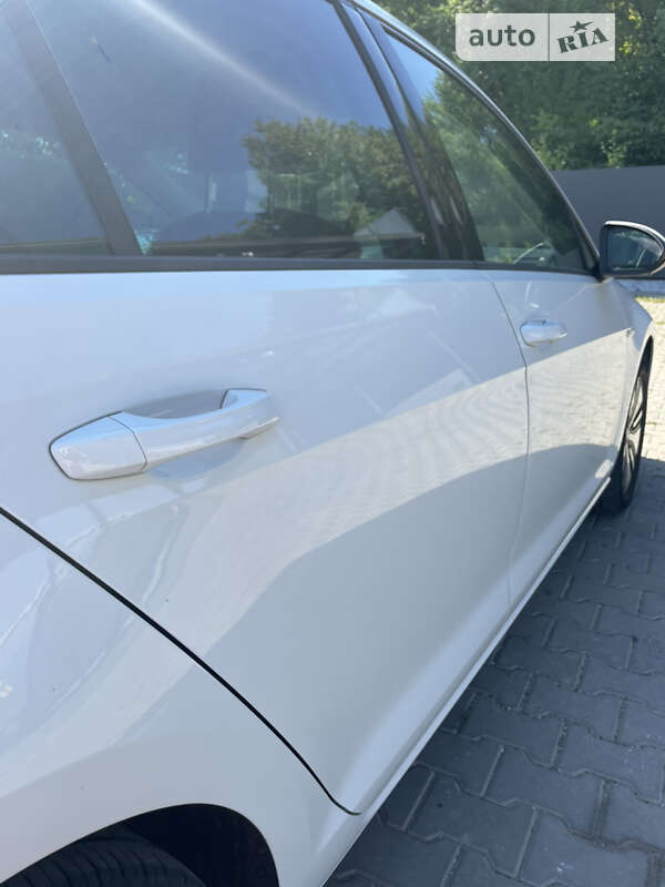 Хэтчбек Volkswagen e-Golf 2018 в Черновцах фото 12 Хэтчбек Volkswagen e-Golf 2018 в Черновцах