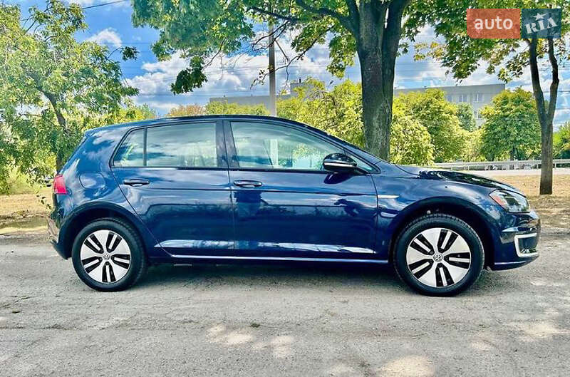 Хетчбек Volkswagen e-Golf 2015 в Дніпрі