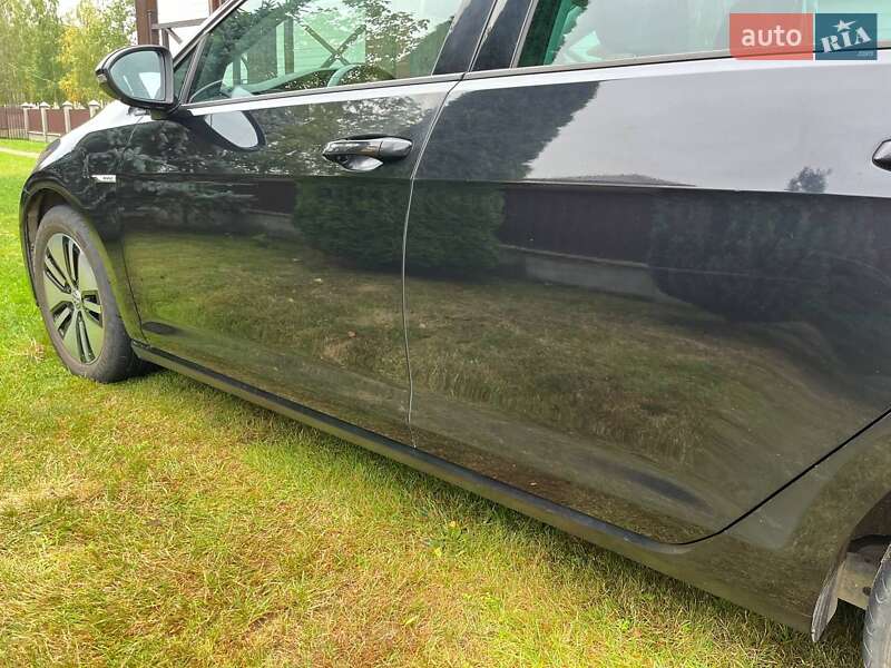 Хэтчбек Volkswagen e-Golf 2015 в Рожнятове