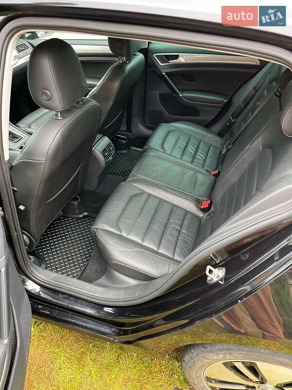 Хэтчбек Volkswagen e-Golf 2015 в Рожнятове