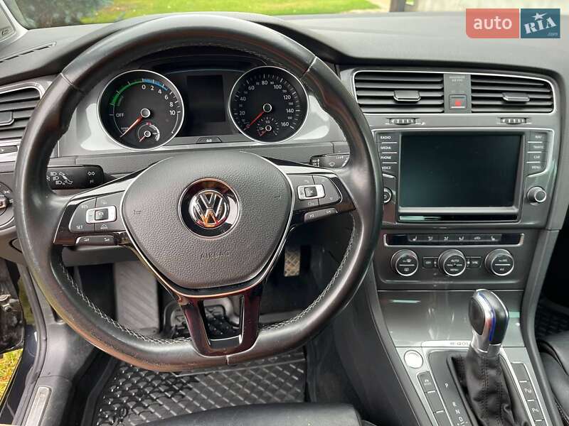 Хэтчбек Volkswagen e-Golf 2015 в Рожнятове