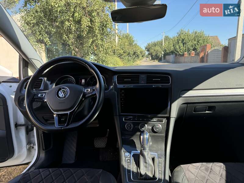 Хэтчбек Volkswagen e-Golf 2017 в Никополе