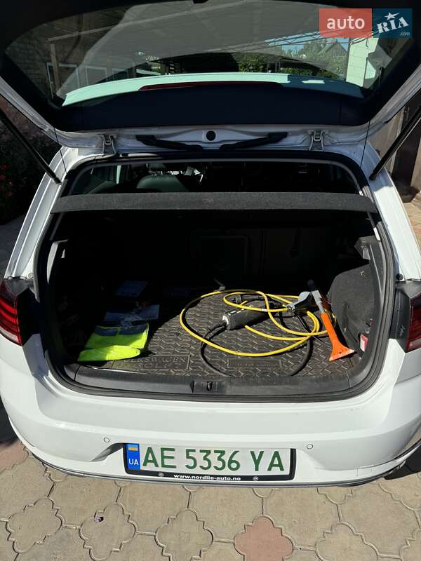 Хэтчбек Volkswagen e-Golf 2017 в Никополе