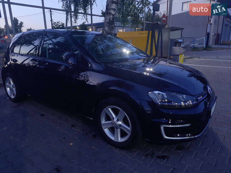 Volkswagen e-Golf 2015