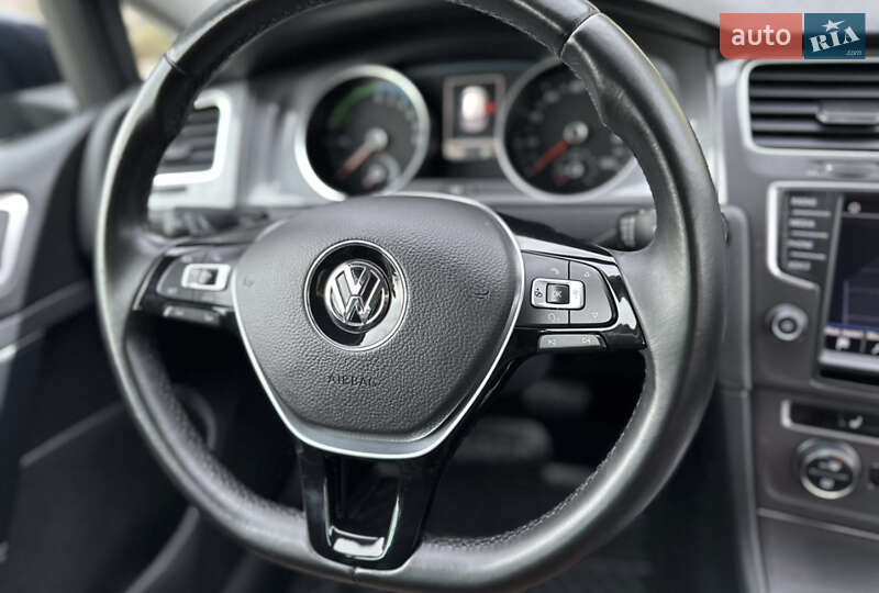 Хэтчбек Volkswagen e-Golf 2015 в Ивано-Франковске
