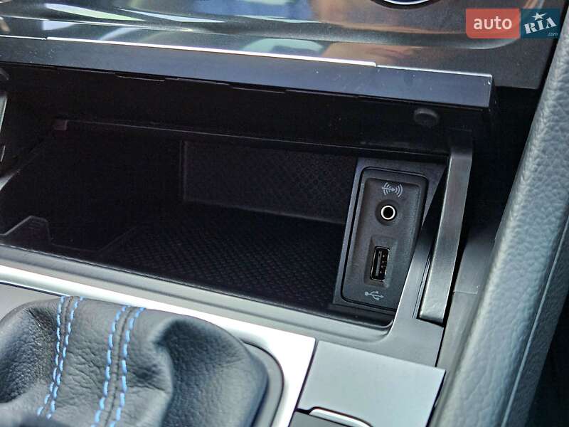 Хетчбек Volkswagen e-Golf 2017 в Дніпрі