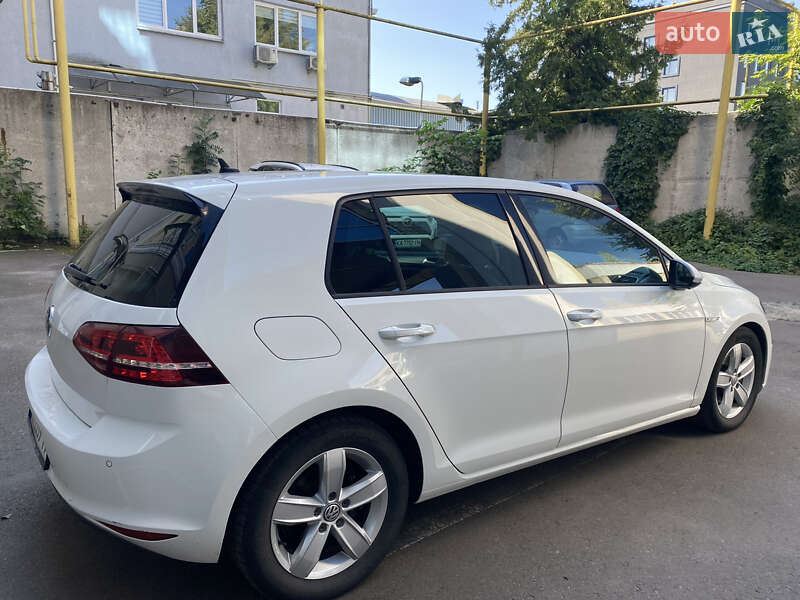 Хетчбек Volkswagen e-Golf 2015 в Житомирі