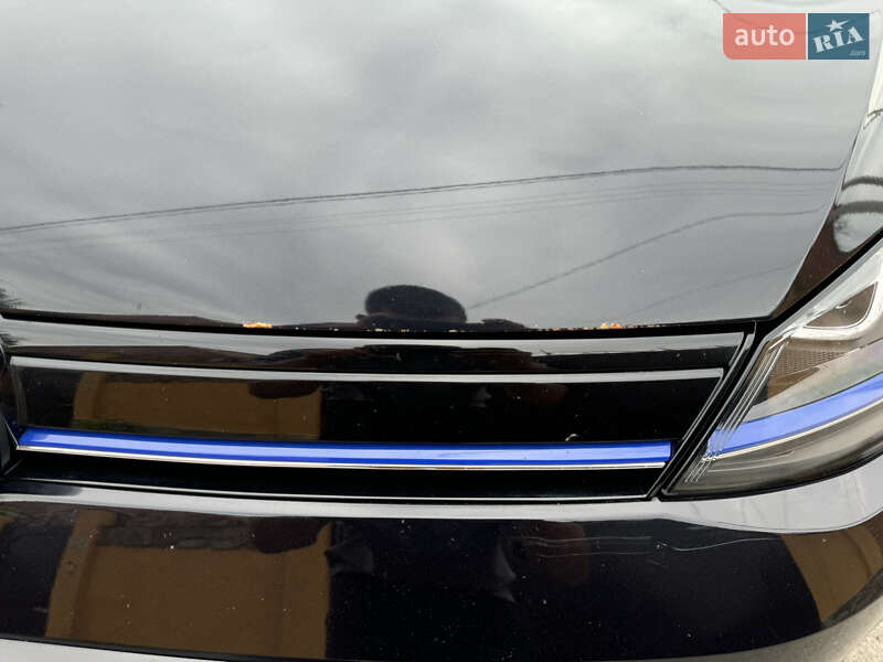 Хэтчбек Volkswagen e-Golf 2015 в Кропивницком
