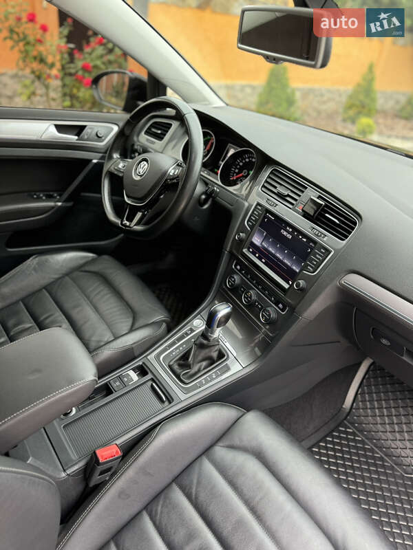 Хэтчбек Volkswagen e-Golf 2015 в Кропивницком