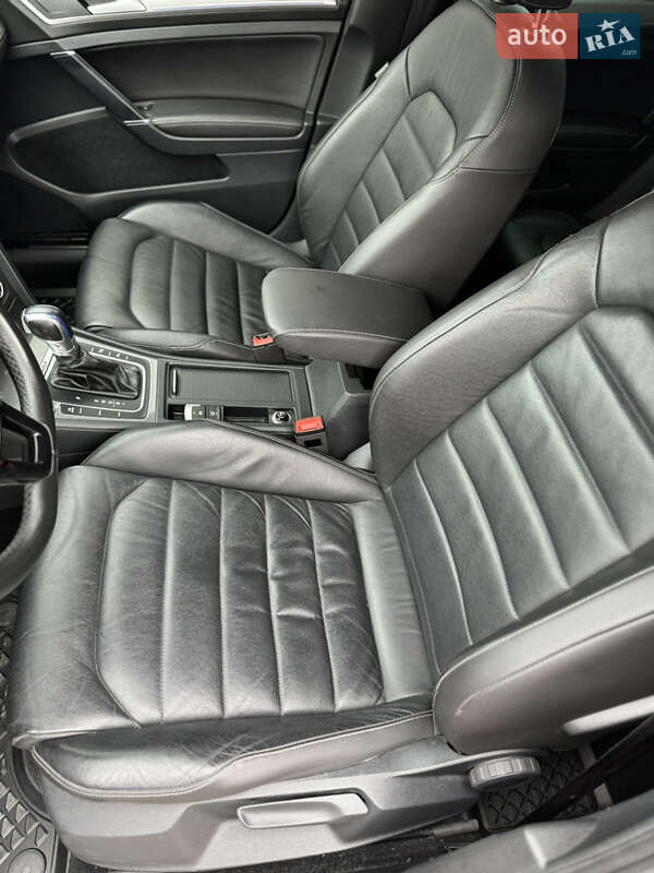 Хэтчбек Volkswagen e-Golf 2015 в Кропивницком