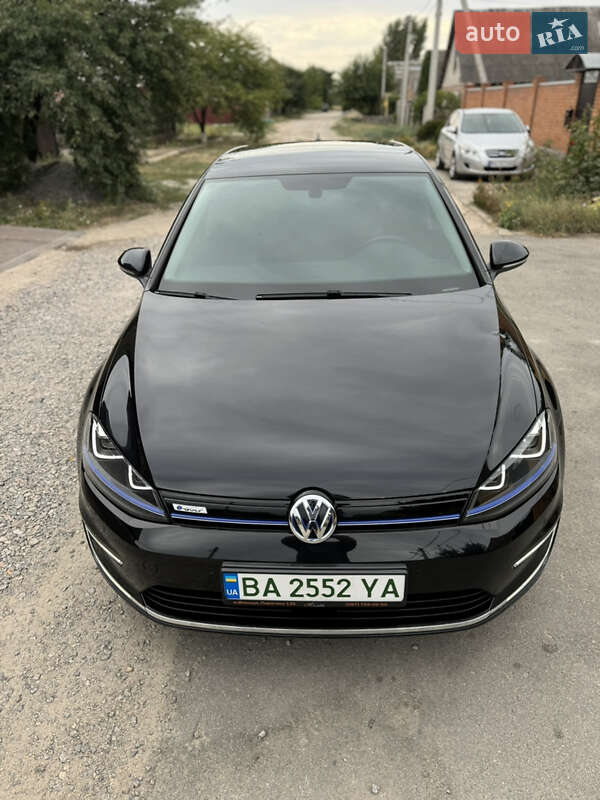Хэтчбек Volkswagen e-Golf 2015 в Кропивницком