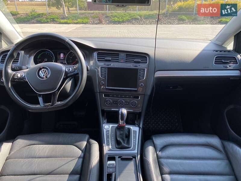 Хэтчбек Volkswagen e-Golf 2015 в Луцке