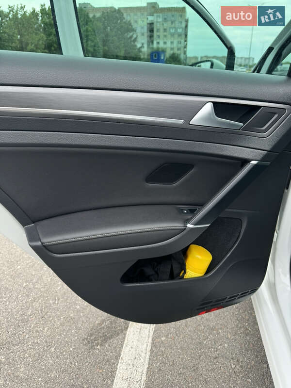 Хэтчбек Volkswagen e-Golf 2019 в Кропивницком
