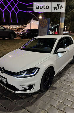 Хетчбек Volkswagen e-Golf 2019 в Чернівцях