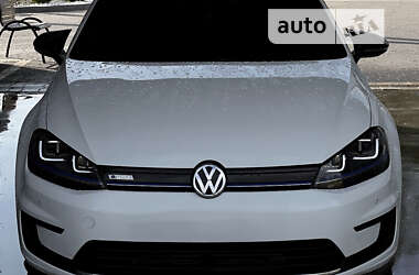 Хэтчбек Volkswagen e-Golf 2014 в Надворной