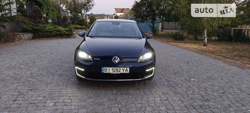 Хэтчбек Volkswagen e-Golf 2015 в Полтаве