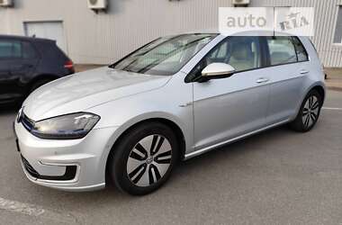 Хэтчбек Volkswagen e-Golf 2015 в Киеве