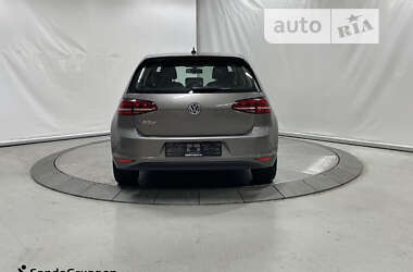 Хэтчбек Volkswagen e-Golf 2015 в 
