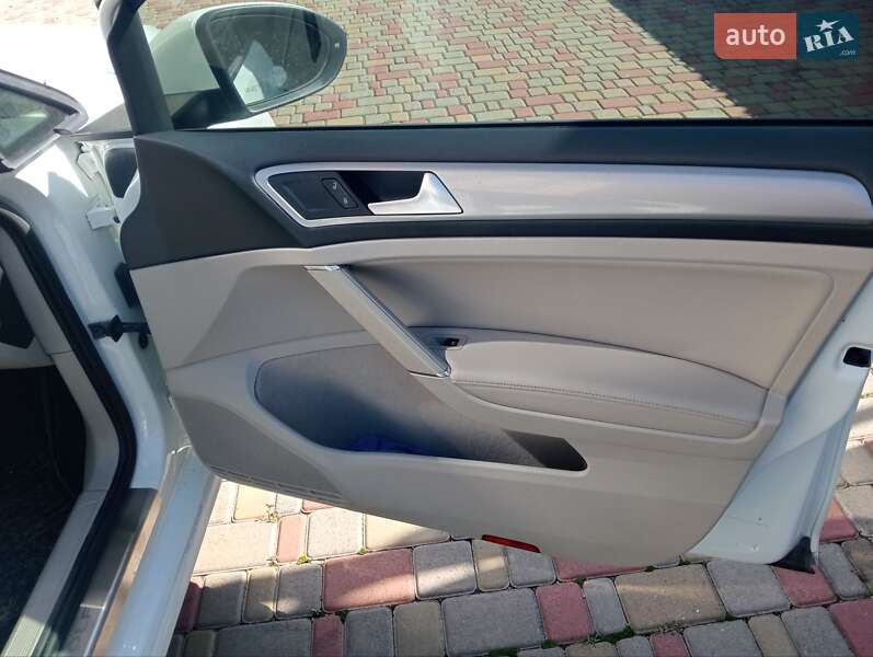 Хетчбек Volkswagen e-Golf 2015 в Одесі