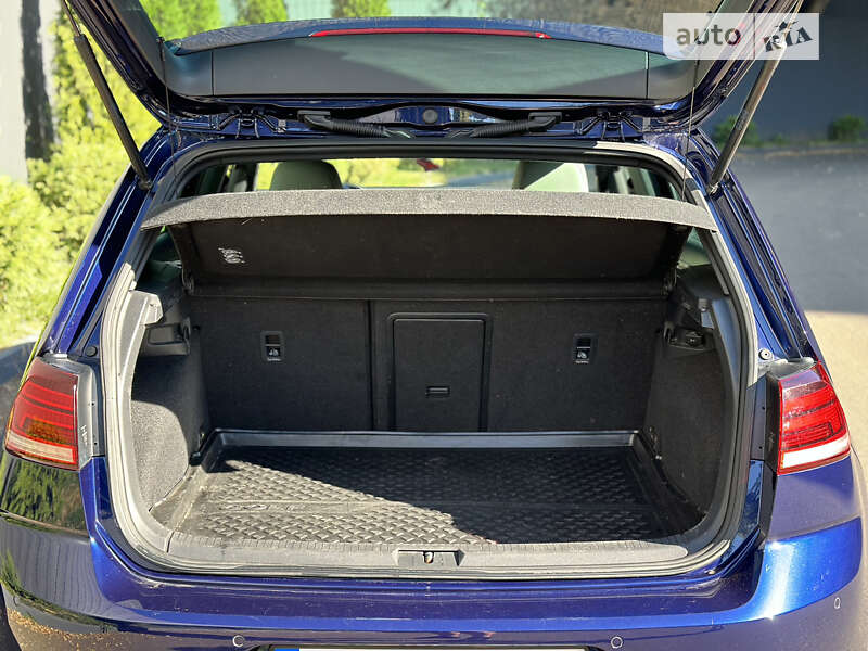 Хетчбек Volkswagen e-Golf 2017 в Києві