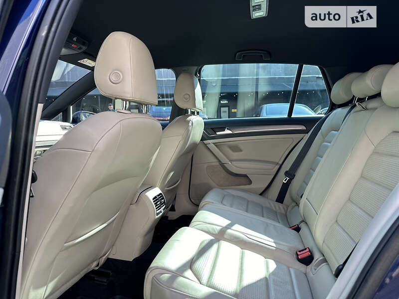 Хетчбек Volkswagen e-Golf 2017 в Києві