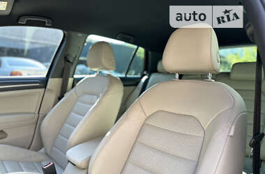 Хэтчбек Volkswagen e-Golf 2017 в 