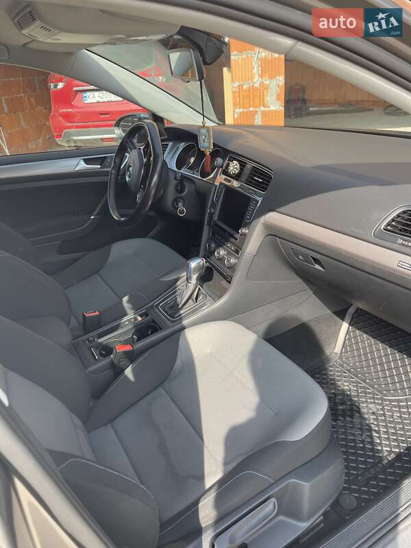 Хетчбек Volkswagen e-Golf 2015 в Києві