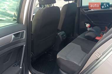 Хэтчбек Volkswagen e-Golf 2015 в Вишневом