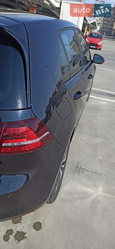 Хэтчбек Volkswagen e-Golf 2014 в Киеве