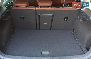 Хэтчбек Volkswagen e-Golf 2014 в 