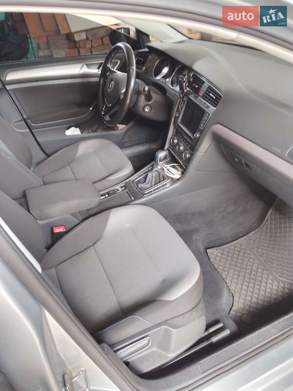 Хетчбек Volkswagen e-Golf 2014 в Києві