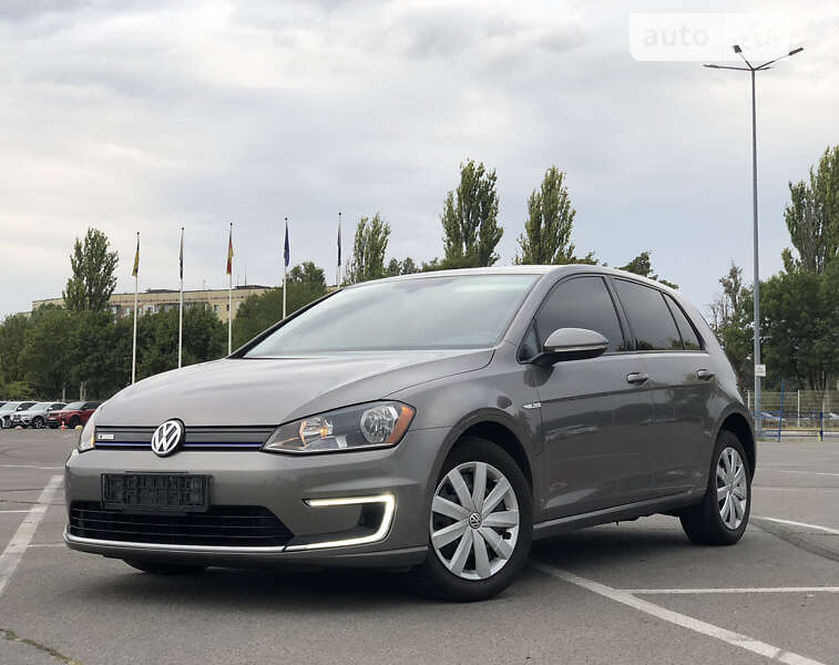 Хетчбек Volkswagen e-Golf 2016 в Дніпрі