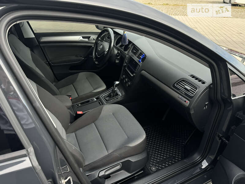 Хэтчбек Volkswagen e-Golf 2015 в Хмельницком