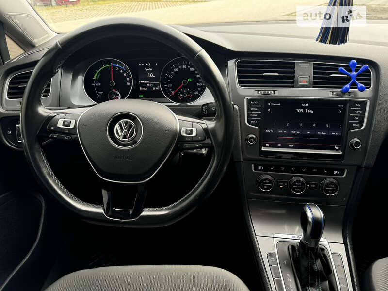Хэтчбек Volkswagen e-Golf 2015 в Хмельницком