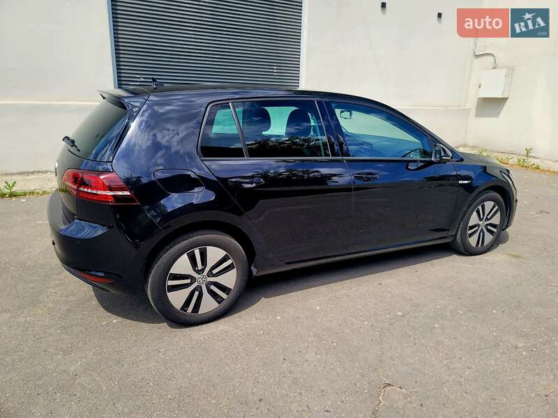 Хетчбек Volkswagen e-Golf 2014 в Дніпрі